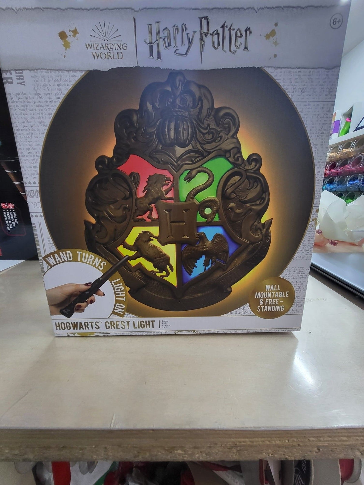 lampada logo hogwarts con bacchetta