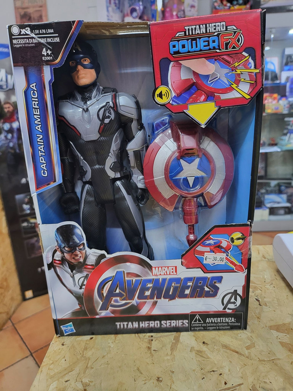 Personaggio marvel captain america titan hero powerfx