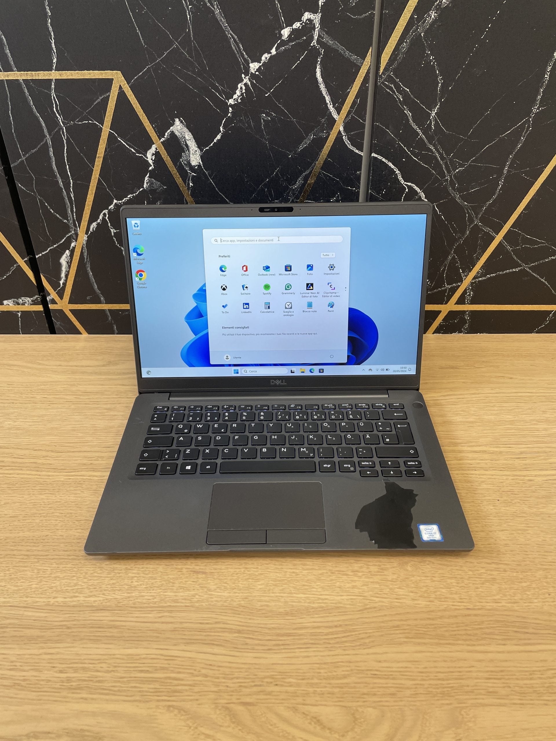 LATITUDE 7400