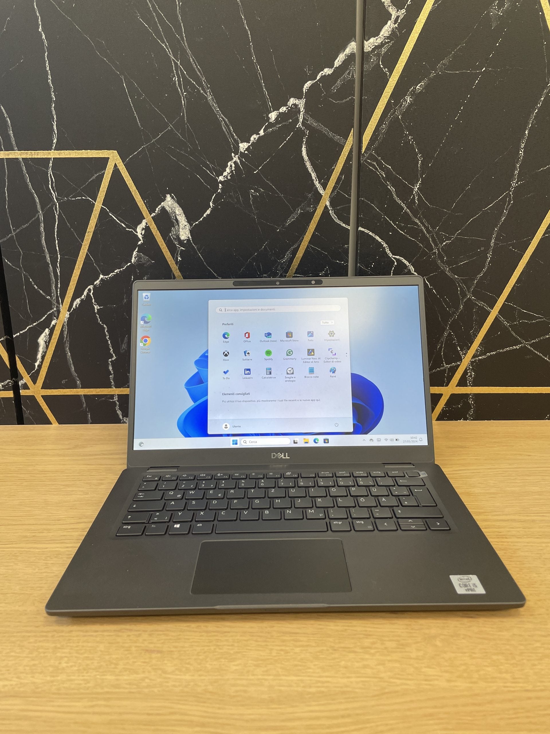 LATITUDE 7310